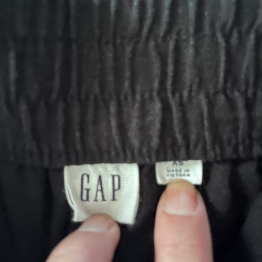 Gap size XS linen shorts black, gently worn. - Picture 2 of 5